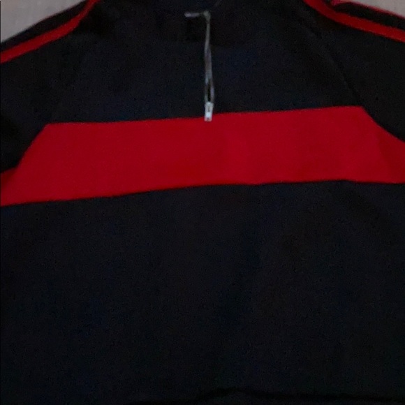 Crop top - Picture 2 of 3